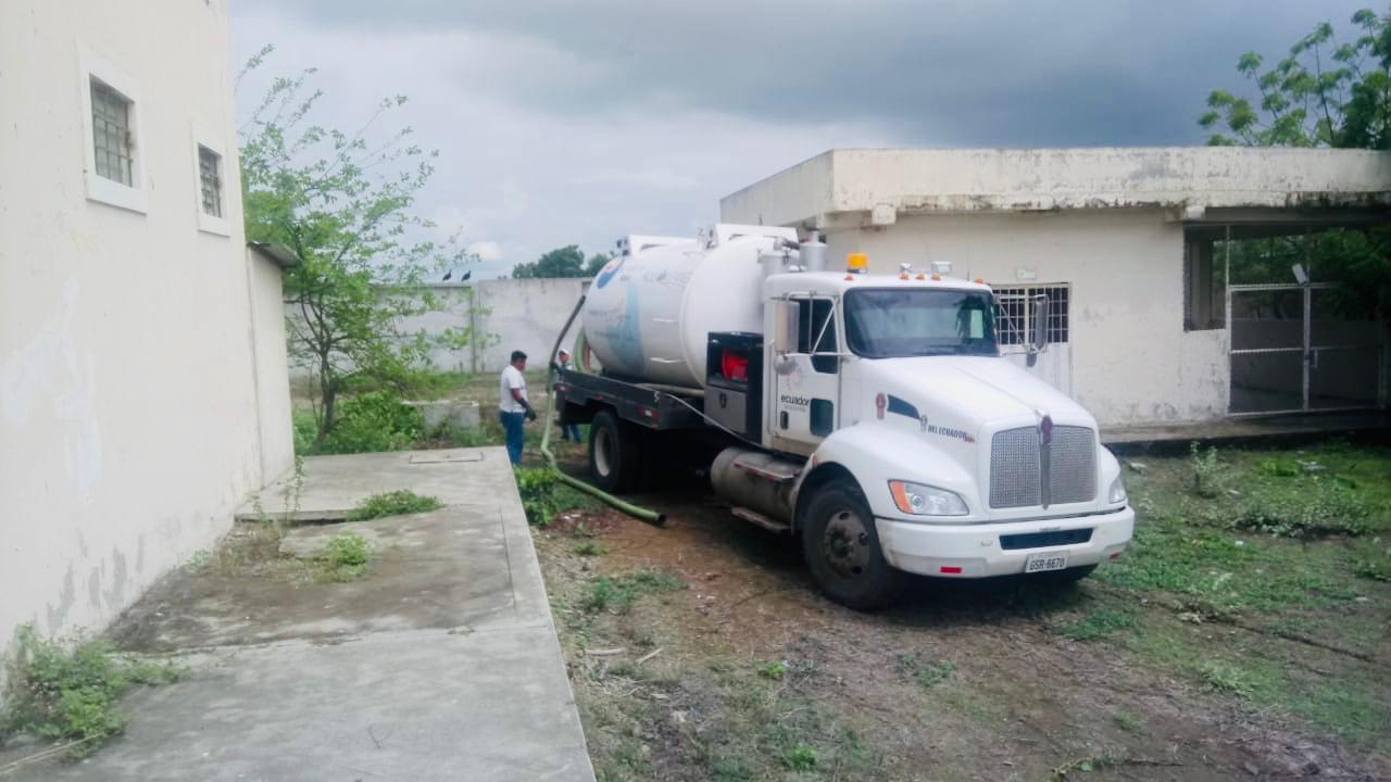 Informamos a la ciudadanía que el día de ayer con apoyo del Hidrosuccionador administrado por el GADM del cantón 24 de Mayo, hemos realizado limpieza de varios pozos del alcantarillado sanitario de la ciudad, entre los que están: limpieza del pozo séptico del Sub Centro de Salud, limpieza en el Barrio San Rafael y Santa […]